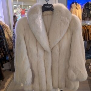 Glamour Off White Fox Jacket Pre Owned, Fur In Excellent Condition,